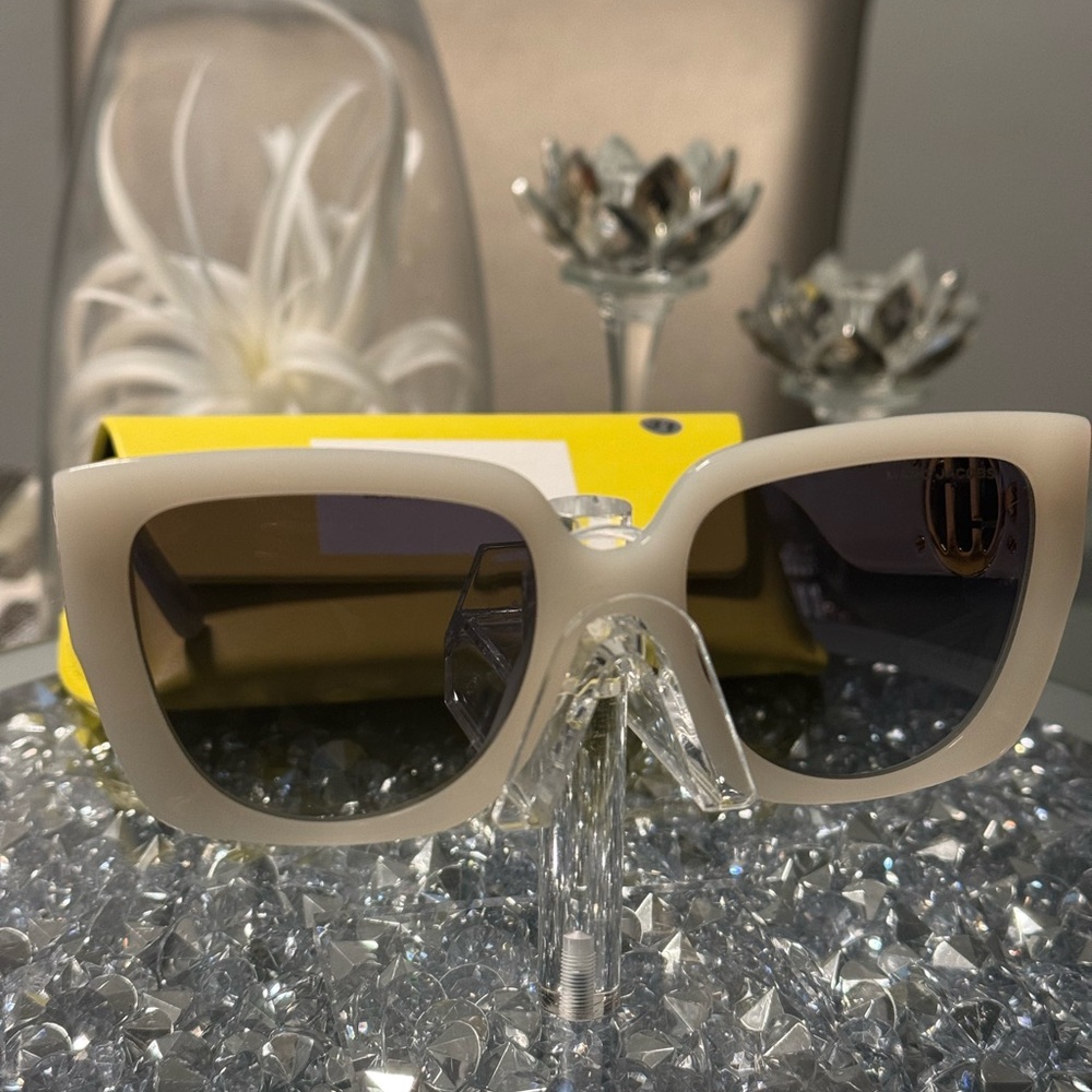 Marc Jacobs Cream Cat Eye Sunglasses Ivory Designer Oversized w/ Case